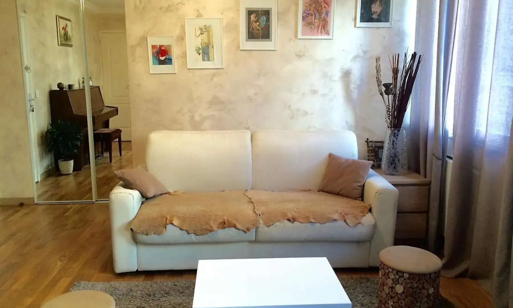 2 Pieces Lumineux Et Calme A Apartment