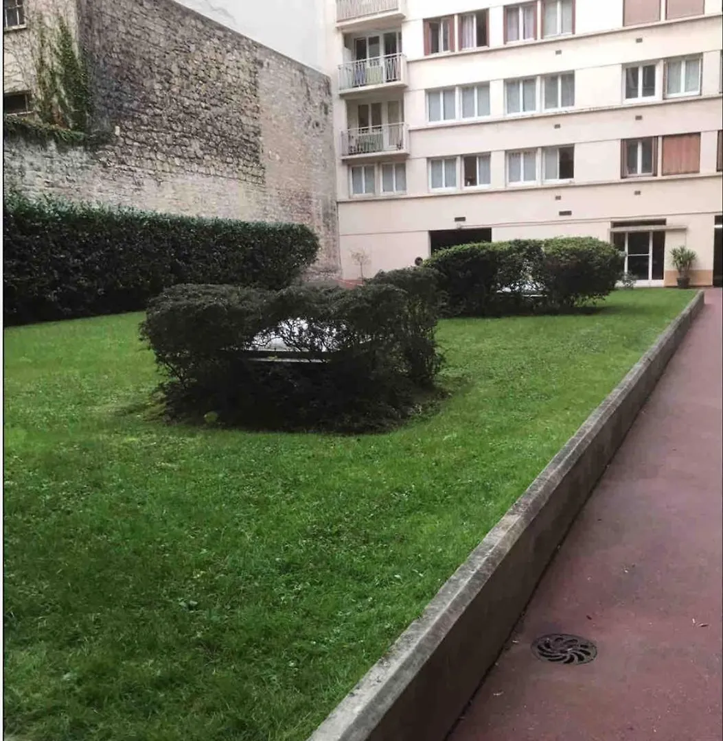 2 Pieces Lumineux Et Calme A Paris
