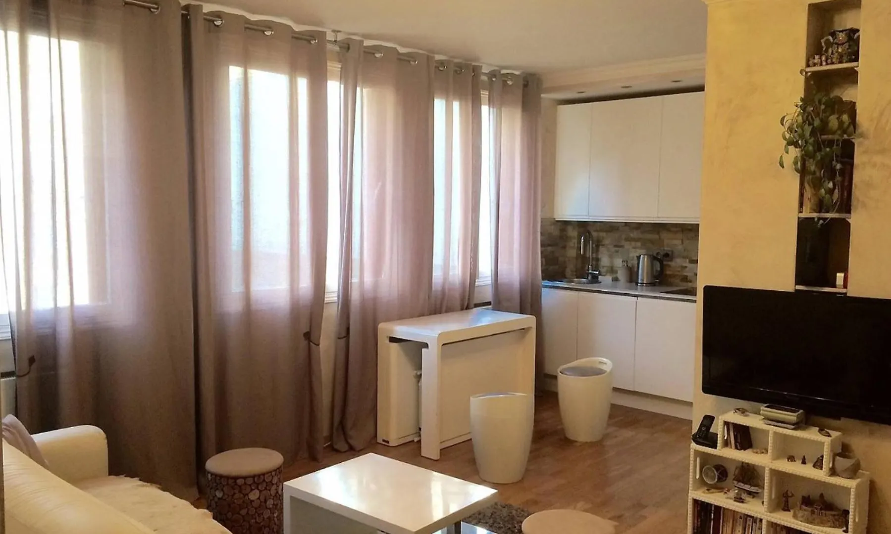 2 Pieces Lumineux Et Calme A Apartment Paris